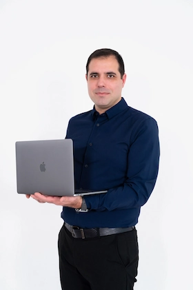 Jose Abellán trabajando en el sistema de captación de un cliente